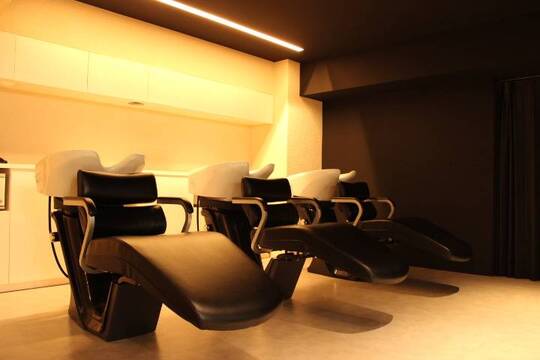 【錦糸町】≪営業中にレッスン実施！≫≪客単価10000円以上≫≪土日休みOK≫≪社会保険完備≫高いお客様満足度で高リピート率を実現！スタッフが心から楽しめることを目標にした地域密着サロン「hair design atelier Camps（ヘアデザインアトリエキャンプス）」からアシスタント（美容師）の求人☆★