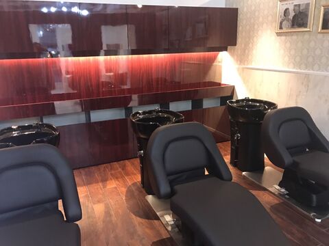 【JR奈良駅】■フリー売上40％還元／指名売上45〜55％還元■フルタイムで30万円以上の月収はもちろん！週1日〜の勤務・土日のお休み・時短勤務など相談可能で、プライベートも重視できちゃう！委託サロンの経験がない方でも働きやすいAngelica JR奈良駅前店（アンジェリカジェイアールナラエキマエテン）からスタイリストの求人☆★