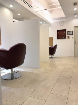 【新加美】≪社会保険完備≫≪月8～9日休み／土日休み月2回までOK≫≪ママさんの応募歓迎≫≪髪質改善がウリ≫≪18時退勤可能≫スタイリストオンリーの地域密着型アットホームサロン！「Sourire（スリール）」からスタイリスト（美容師）の求人★☆