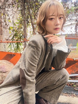 【梅田】≪スタイリストデビューまで半年≫≪実働8時間／休憩1時間≫≪ウィッグ代＆モデル集め費用負担あり≫≪客層20代メイン≫≪営業時間内レッスン≫お客様を担当するやりがいを早い段階で味わえます！ハイトーンやブリーチなどのカラーが人気！20代を中心に支持されるサロン「GRAN Lucia（グランルシア）」からアシスタント（美容師）の求人★☆