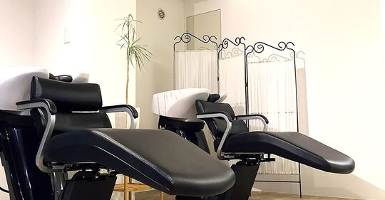 【四ツ橋】≪フリー／指名共に60％≫の高還元！高単価で自分の頑張り次第で高収入も可能です。出勤時間日数など自由なので、プライベートも大事に出来ます！Direction (ディレクション)からスタイリスト(美容師)の求人☆★