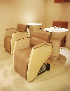 【姪浜】≪未経験・通信生・新卒生OK≫これから通信に通う方でもOK！！オーナーさんから直接技術が学べる環境のヘアサロン「CAPRI FOUR PLACE（カプリフォープレイス）」からアシスタント（美容師）の求人☆★☆