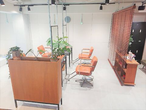 【四ツ橋】≪面貸し募集／売上60〜65％還元≫≪材料費、光熱費サロン負担≫≪完全自由出勤≫自身の顧客を担当し高い報酬を獲得出来るサロン◎流行りの薬剤も豊富！！キッズスペース完備！DEJI 北堀江（デジキタホリエ）からスタイリスト（美容師）の求人☆★