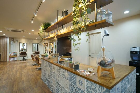 【武蔵小杉】◆土日休みOK・有給休暇あり・社会保険完備◆15時までの勤務など、柔軟に対応可能！各種イベントや撮影チームの設置など、興味があることをピックアップして挑戦できるサロンです！「Salt 武蔵小杉店（ソルトムサシコスギテン）」からスタイリスト（美容師）の求人☆★