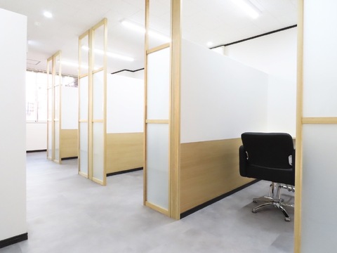 【大宮】≪月8日休み≫≪土日休み可能≫≪社会保険完備≫≪賞与あり≫≪スタイリストオンリー≫完全個室の髪質改善サロン！平均客単価16000円の高単価サロン！税抜60万円以上の売上でフレックスでの勤務や月12日休みになります！幅広い年齢層のスタッフが活躍中！「Lien 四条大宮店（リアンシジョウオオミヤテン）」からスタイリスト（美容師）の求人☆★☆