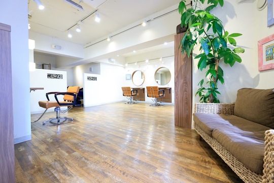 【荻窪】≪社会保険完備≫≪完全週休2日制≫≪完全マンツーマン接客≫≪残業なし≫平均単価は12000円！ママさんの応募も歓迎！髪や体に優しいオーガニック薬剤にこだわったスタイリストオンリーサロン「nalu 荻窪西口 すずらん通り店（ナルオギクボニシグチスズランドオリテン）」からスタイリスト（美容師）の求人★☆