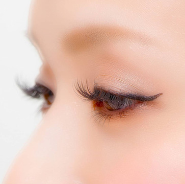 【久富】≪完全週休二日制・毎週日曜日が定休日・20時までに退勤可能・GW休暇あり≫ライフワークバランス重視の環境で、毎日楽しくお仕事が可能！スタッフさん同士の仲も良いアットホームなアイラッシュサロン「Bel Age 光の森店（ベルアージュヒカリノモリテン）」からアイリスト（まつ毛エクステ）の求人☆☆