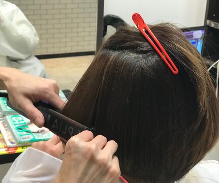 【和泉府中】≪月給25万円以上も可能≫≪選べる休日数≫≪遅くても20時には退勤≫髪と肌に優しいことを大切にしています。助け合いをしながらの基本マンツーマンでやりがいもあります！「Gift. irodori hair（ギフトイロドリヘアー）」から、スタイリスト（美容師）の求人です☆★