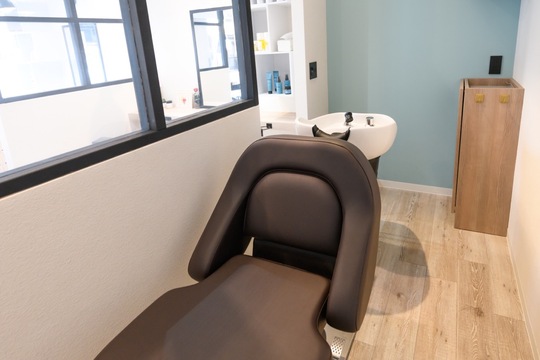 【北品川】◆店長候補歓迎◆完全週休3日制も選べる・社会保険完備・ママさん美容師歓迎◆髪質改善と縮毛矯正をウリにした、高単価・高リピートサロン！様々な働き方でキャリアパスが叶う「ao（アオ）」からスタイリスト（美容師）の求人☆★