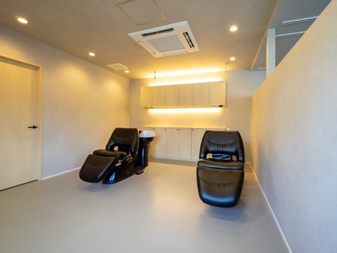 【甲子園】≪土日休みの取得可能≫≪完全週休2日≫≪残業なし≫30代以上の落ち着いた年齢層中心！単価1万円の髪質改善特化サロン「wywy.（ワイワイ）」からスタイリスト（美容師）の求人☆★