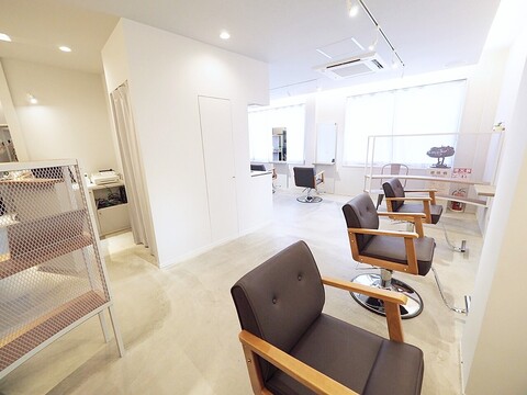 【夙川】≪土日祝休みOK≫≪社会保険完備≫≪産休育休実績あり≫平均月給32万円！しっかり長く安心して働ける！「Rely Bonds（レリーボンズ）」からスタイリスト（美容師）の求人☆☆