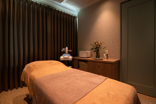 【外苑前】≪社会保険完備≫≪歩合給あり≫≪交通費全額支給≫最新の機器を使用した韓国美容エステサロン！効果の高い様々な技術を学ぶことができる環境です。「SALON DE S AOYAMA（サロンドエスアオヤマ）」からエステティシャンの求人☆☆