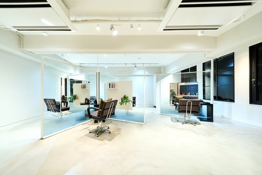 【東銀座】≪最大70％還元≫≪集客サポートあり≫≪高単価サロン≫≪カットカラー2時間枠≫≪自由出勤制≫≪マンツーマン接客≫こだわりの薬剤、技術を誇る高単価サロン！ワンランク上の美容師を目指せる環境です！「HAUS eins（ハウスアインス）」からスタイリスト（美容師）の求人☆★