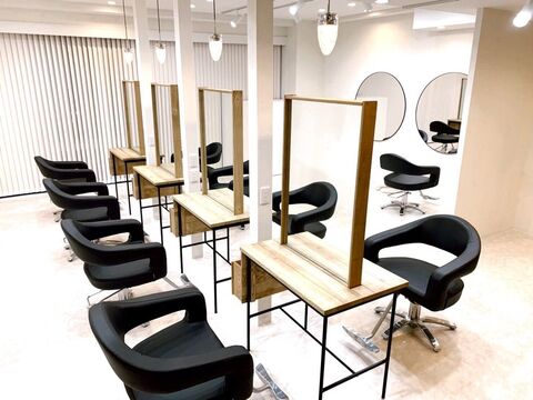 【東梅田】≪保障給あり≫≪単価1万円≫≪正社員制度あり≫デザインカラーも髪質改善も重視したヘアサロン！≪フリー40％／指名50％還元≫報酬実績70万円以上のスタッフ在籍！しっかり稼ぐことが可能な環境です！「Eliss umeda（エリスウメダ）」からスタイリスト（美容師）の求人☆★