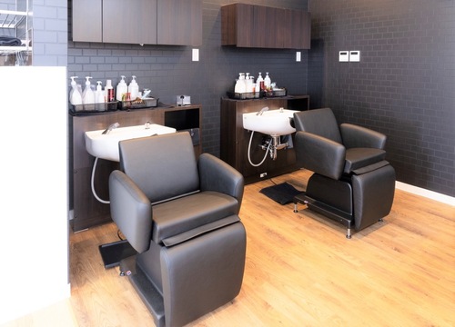 【額住宅前】≪16時までの勤務OK≫≪残業なし≫≪日曜定休日≫≪完全週休二日制≫≪女性のみサロン≫子育てしながらも、働きやすい環境！急なお休みなどにも対応できるようにしてます！カラーだけに専念した専門店「COLOR PLUS 金沢店（カラープラスカナザワテン）」からカラーリスト（美容師）の求人☆☆