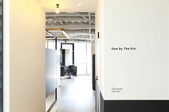 【茶屋町】≪月8日休み≫≪中途採用の場合1年以内にデビュー≫≪社会保険完備≫ショート特化型サロン！スクラッチ認定講師による特別指導や店長によるトレンド撮影会など、学べる環境が盛りだくさん！カット技術やおしゃれなスタイル作りを学びたい方募集中！「One by The Ect（ワンバイジエクト）」からアシスタント（美容師）の求人☆★☆