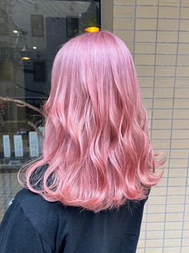 【博多駅】◆駅チカで通勤が便利・完全週休2日・社会保険完備など充実の待遇・ハイトーンやトレンドに敏感なスタッフが勢揃い・高月給スタート◆「スタッフの成長＝喜び」と考えられる温かい人柄のオーナーさんを中心に多くのスタッフさんが活躍中！！美容師としてだけでなく社会人としても大きく成長できる環境のヘアサロン「Cosy Velvet（コージーベルベット）」からアシスタント（美容師）の求人☆★☆