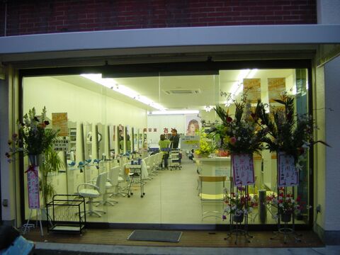 【JR四条畷駅】≪平均退社19時台≫ガチガチの決まりがなく、働きやすい地域密着サロンADO（エーディーオー）チームワークを大切に、お客様とは近い距離で関わっていきます！スタイリスト（美容師）の求人☆★