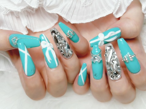 【天王寺】≪正社員orパートor業務委託≫≪社会保険完備≫≪パラジェル導入サロン≫≪認定講師在籍サロン≫≪スカルプや特殊アートあり≫幅広い年齢層から大人気のサロン！認定講師在籍のため、確かな技術を身に付けられます！プライベートも充実させながら働ける環境です！「pas a pas nail（パザパネイル）」からネイリスト（ネイル）の求人☆☆