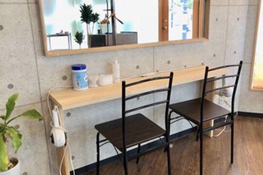 【西明石】≪1日5時間〜OK≫≪週2,3日の勤務でもOK≫オートシャンプーあり、ブローはセルフなのでブランクがあっても働きやすい！「白髪染め専門店 hana hana 西明石店（シラガゾメセンモンテンハナハナニシアカシテン）」からカラーリスト（美容師）の求人★☆