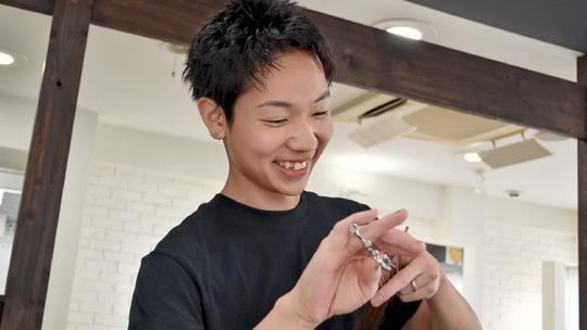 【小倉】◆インボイス会社負担◆月保障最大45万円◆フリー50％、指名62％還元◆高単価で完全マンツーマン◆仲間とお客様の「笑顔」をつくることを目指していて、一人一人の求める働き方が実現可能となっています！自由出勤でプライベートも充実させながら働ける環境です！「OAK hair makana 小倉店（オークヘアーマカナコクラテン）」からスタイリスト（美容師）の求人☆★