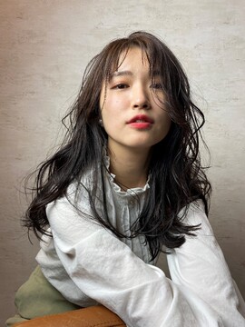 【日野町】≪完全週休2日制・社会保険完備・月1回日曜日のお休みあり・日曜日は16時営業終了≫SNSを用いた集客力に自信あり！！20代女性メインに髪質改善やブリーチメニューが大人気のヘアサロン「artman（アートマン）」からスタイリスト（美容師）の求人☆★