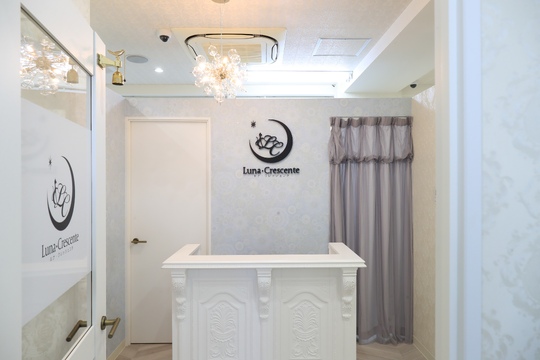 【広瀬通】≪完全週休2日≫≪各種手当が豊富！≫≪実働8時間＆休憩1時間≫未経験歓迎！一般企業と同等の待遇を提供し、働き方の融通や意見が通りやすい環境です。お客様ひとりひとりを丁寧に接客するサロンの「Luna・Crescente（ルナ・クレッシェンテ）」からアイリスト（まつげエクステ・まつげパーマ・アイブロウ）の求人☆☆