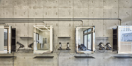 【天神】≪社会保険完備・入客チャンスあり・無償保育園あり・産休育休制度(実績あり)・ブライダルヘアメイク可能≫20代の美容師さん大歓迎！！レベルの高いカット技術で人気！！福岡で店舗展開しているヘアサロン「2025年4月天神エリアでリニューアルオープンの非公開ヘアサロン」からスタイリスト（美容師）の求人★☆