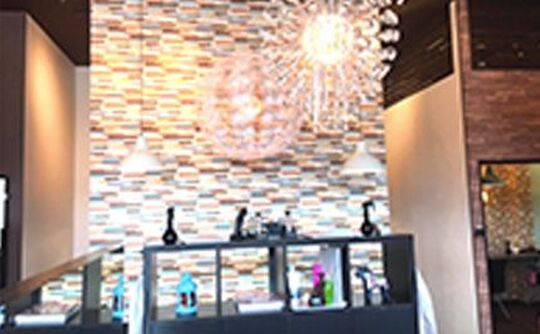 【新琴似】≪毎週日曜、祝日が定休日・社会保険完備・高月給スタート・月休8日≫ブランクがある方も大歓迎！長く安心してお仕事が出来る環境のお店です！お子様からご年配の方まで幅広い年代のお客様から愛されているヘアサロン「SAKURA STYLE 新琴似店（サクラスタイルシンコトニテン）」からスタイリスト（美容師）の求人★☆