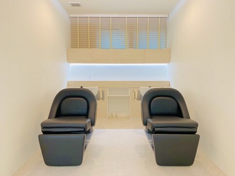 【安積永盛】◆土日の休み取得可能・車バイク通勤OK・集客力バッチリ◆東北地方で続々と新規出店中の人気サロン！集客力が強く中途入社の方でもしっかり入客できます「FEYU 安積店（フィーユアサカテン）」からスタイリスト（美容師）の求人★☆