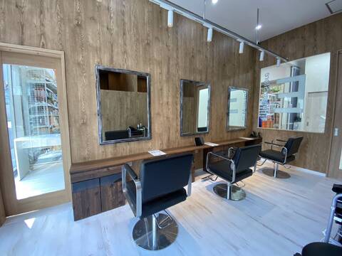 【大和八木】≪完全週休2日制≫≪実働8時間≫≪社会保険完備≫≪完全マンツーマン≫駅前すぐの好立地！大手企業が手掛ける高単価サロン！福利厚生や条件面が整った会社です！「E 大和八木店（イーヤマトヤギテン）」からスタイリスト（美容師）の求人★☆