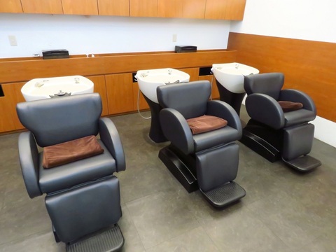 【チャチャタウン小倉】≪営業中のレッスンOK・早期デビュー可能・高月給スタート・月休8日・東京有名サロン講師より直接指導≫毎日の仕事を楽しんでもらいたい！そのために充実した教育カリキュラム・福利厚生を整えています！地域のお客さまに長く愛されるトータルビューティーサロン「hair&make Lecrin（ヘアアンドメイクレカン）」からアシスタント（美容師）の求人★☆