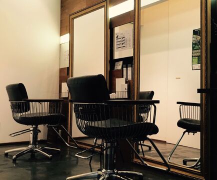 【和歌山駅】≪社会保険完備≫≪完全週休2日制≫≪地域密着型≫≪早期デビュー可能≫幅広い年代のの方々に人気のアットホームサロン！働きやすい環境も整っており、楽しく仕事ができます「LEFIUS（レフィアス）」からアシスタント（美容師）の求人☆★