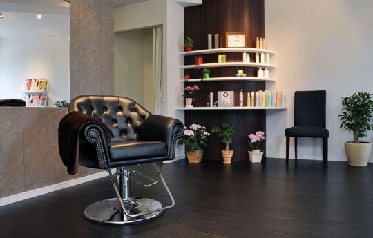 【桂川】≪月給23万円スタート≫≪第3日曜定休≫≪月8,9日休み≫≪20時までに退勤可能≫スタッフさんの働きやすい環境が整っています！！マンツーマンの接客でお客様一人ひとりと向き合った接客が可能！「Saks hair（サックスヘアー）」からスタイリスト（美容師）の求人☆☆