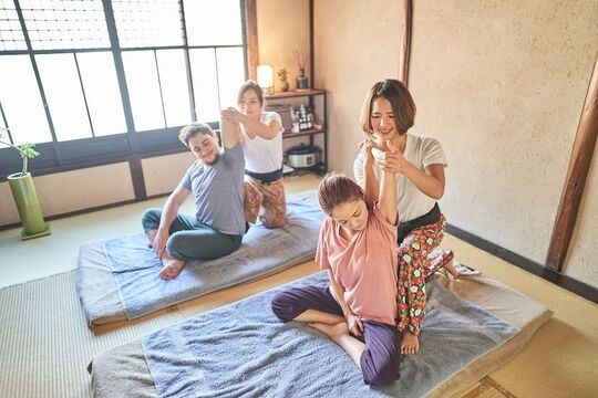 【千本今出川】≪スタッフ同士仲良し≫≪充実の手当≫≪髪色、ネイル自由！ピアスOK！≫未経験でも安心！タイ古式マッサージをはじめとした豊富なメニューを習得可能！！「anela 西陣本店（アネラニシジンホンテン）」からエステティシャンの求人☆☆