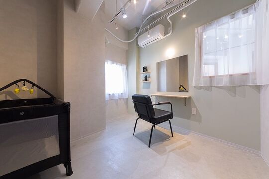 【玉造】≪定着率91％≫≪社会保険完備の日祝定休≫≪企業型iDeCoへ加入できる！≫女性スタッフが働きやすいリーディングカンパニーのサロン！女性美容師が長く働いていける環境がバッチリ！「kuum by emt（クームバイエント）」からスタイリスト（美容師）の求人☆☆