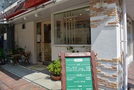 【博多】月のお休みに加えて年間10日間のお休みがもらえるのでどう使うかは自分次第♪男女問わず多くの方が来店されるユニセックスサロン「OFA’S HAIR 博多本店（オファーズ ヘアー ハカタホンテン）」からアシスタント（理容師）の求人☆★☆