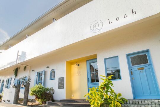 【鳳】≪月給24万円スタート≫≪社会保険完備≫≪完全週休2日制≫人間関係！地域密着型の超アットホームサロン!私服勤務OK！髪型自由！おしゃれをして働けます！「Loah（ロア）」からスタイリスト（美容師）の求人☆☆