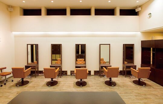 【駅家】≪高月給スタート・第3日曜日休・社会保険完備≫年間休日100日以上で働きやすい環境を創っています！！スタッフ満足度を高め長くお仕事できる環境を作っているヘアサロン「coco・labo（ココラボ）」からアシスタント（美容師）の求人☆★