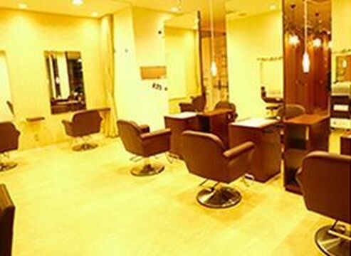 【大久保】≪月給22万円≫≪完全週休2日≫≪社会保険完備≫全店YUMEシャン♪レッスンもマンツーマンできっちり指導！スタッフを大事に育てるサロンです☆デビューは早くて2年！ショーやコンテストなどイベントも多い「Polish 大久保店（ポリッシュ オオクボテン）」から、アシスタント（美容師）の求人☆★☆