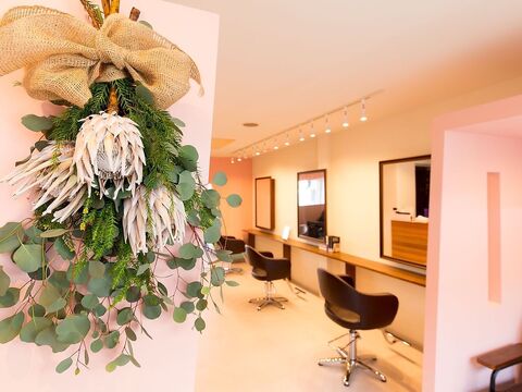 【大和八木】≪月8日休み≫≪社会保険完備≫≪20時迄に退勤OK≫福利厚生がしっかりしているので安心して長く働ける環境！平均客単価10000円程の高単価サロン！「hair’s sketch（ヘアーズスケッチ）」からアシスタント（美容師）の求人☆★☆