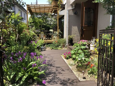 【豊中】≪時給1500円〜≫≪ママさん歓迎≫≪社会保険完備≫福利厚生もしっかりしているアットホームサロン「HAIR STUDIO Banana Moon 豊中店（ヘアスタジオバナナムーントヨナカテン）」からアシスタント（美容師）の求人☆★