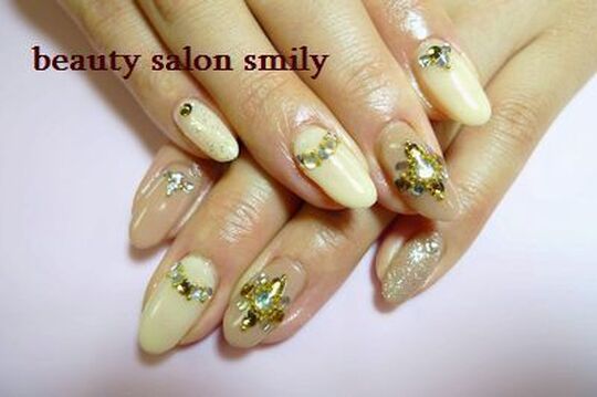 【近鉄八尾】《休憩がしっかりとれる!!車通勤OK!!》アットホームでお客様にとってもスタッフにとっても居心地のよい地域密着型サロンです！歩合もしっかりついてくるから頑張れますよ！！「Smily（スマイリー）」からネイリスト（ネイル）の求人☆☆