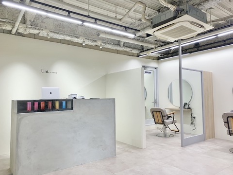 【江坂】≪社会保険完備≫≪最低保障給あり≫≪高単価≫≪独立支援あり≫大人女性に人気の髪質改善特化サロン！清潔感のあるオシャレな内装も人気の秘訣！若いスタッフが成長、活躍できる場を提供します！「Uni.esaka（ユニエサカ）」からスタイリスト（美容師）の求人☆★