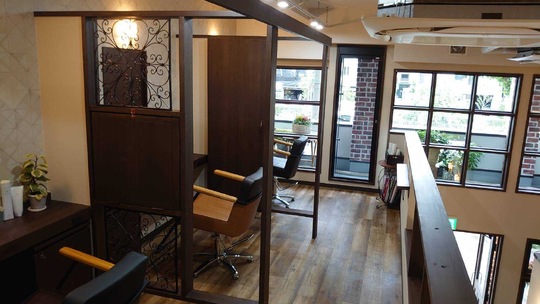 【今出川】◆完全週休2日制◇19時営業終わり◆時給2000円◆産休育休制度あり◆土日休みOK◆社会保険完備◆カット入客チャンスが多い◆ママさんスタイリストも歓迎！土日休みも可能！アイラッシュも学んでいく事ができますよ！「hair design Rinto（ヘアデザインリント）」からスタイリスト（美容師）の求人☆☆