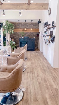 【西鉄柳川駅】≪日曜定休あり・月8日休み・賞与は年3回支給・社会保険完備・実働8時間・ヘアスタイルは自由≫プライベートとお仕事を両立したい方は必見！お客様と長くお付き合いすることができるトータルビューティーサロン「DD form 柳川（ディーディーフォルムヤナガワ）」からスタイリスト（美容師）の求人☆☆