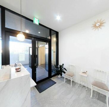 【大名】≪完全週休二日制・社会保険完備≫お客様に寄り添う髪質改善サロン！！売上が安定すれば働く時間の融通も対応可能！！自分の時間を大切にしながらお仕事できるヘアサロン「Retaaan（リターン）」からスタイリスト（美容師）の求人☆☆