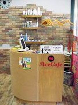 【忍ケ丘】≪平均退社20時台≫≪有給休暇あり≫地域密着型でお客様との距離感も近くフレンドリーな接客が定評！一緒に楽しく働けるサロンをつくりましょう！「Ace Cafe（エースカフェ）」からJrスタイリスト・スタイリスト（美容師）の求人☆★