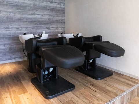 【立花】≪月給23.5万円スタート≫≪社会保険完備≫≪月7.8日休み／平均19時退社≫≪有給休暇あり≫抜群の待遇と、働きやすさを追求したプライベートサロン！掛け持ち無しのマンツーマンでしっかりお客様と関われます。「ray hair&spa（レイヘアーアンドスパ）」からスタイリト（美容師）の求人★☆