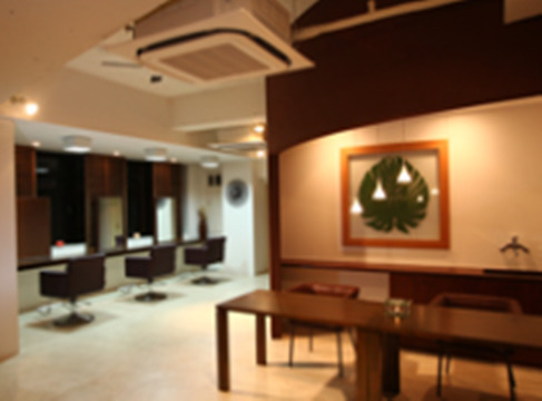 【豊中駅】≪月8，9日休み≫≪19時までに退勤可能≫≪社会保険完備≫働きやすい環境で働きませんか 集客抜群の地域密着型のアットホームサロンブランクのある方、ママさんも大歓迎！「sync 豊中店（シンクトヨナカテン）」からスタイリスト（美容師）の求人☆★